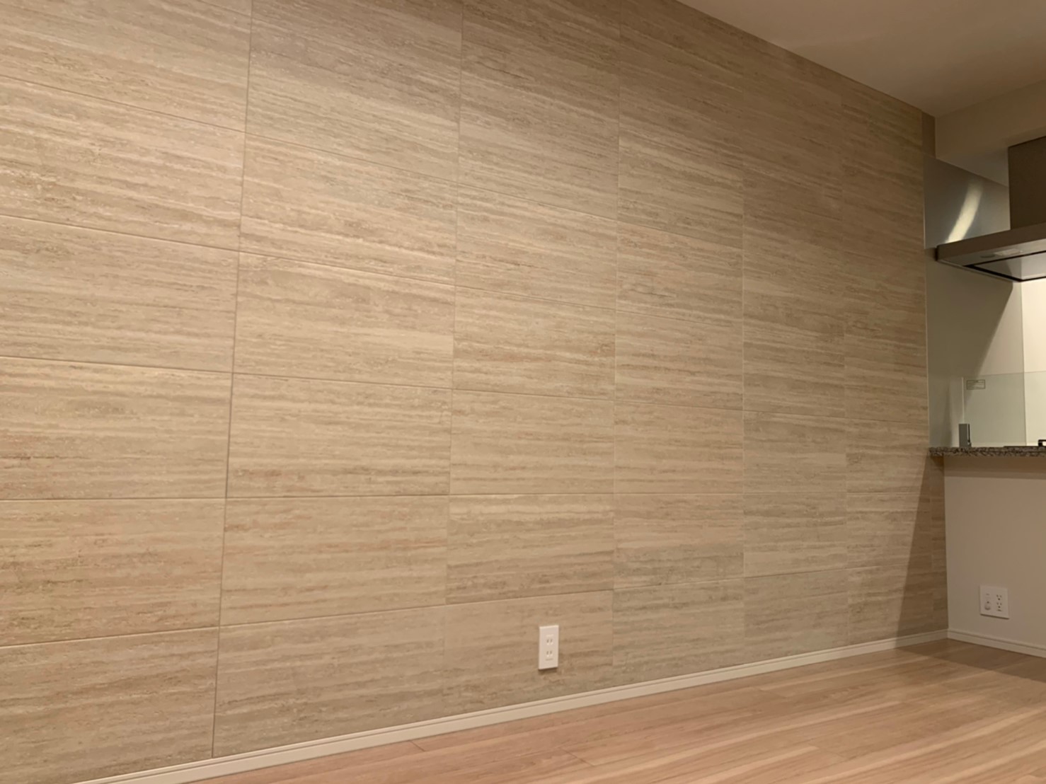 エコカラットプラス リクシル ネオトラバーチン 送料無料 初心者 簡単 壁一面L ECP-630/TVT1 TVT2 TVT3 消臭 湿気 結露 シックハウス エコカラット・エコカラットプラスのネオトラバーチンで上質な